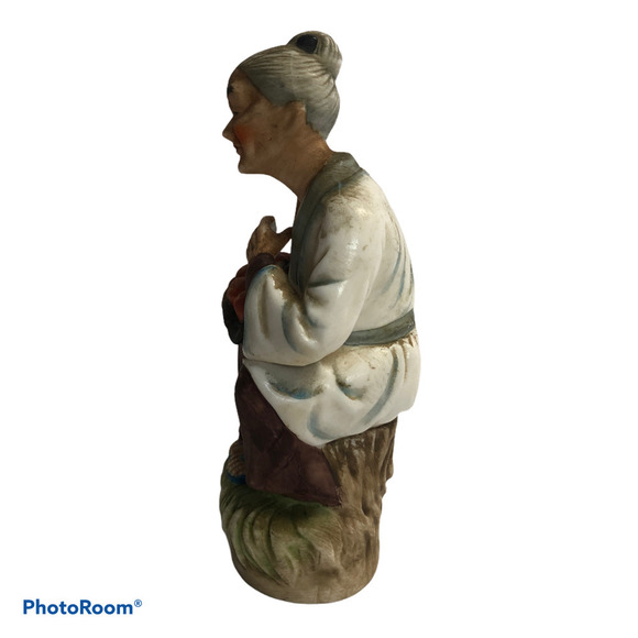 Vintage Napcoware Japan Old Woman with Apples On Stump Figurine - Picture 3 of 6